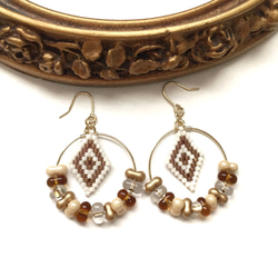 hoop × beads earrings（brown） 4枚目の画像