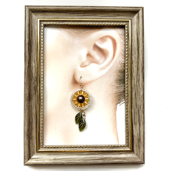 new♡flower beads × earrings(sun flower) 2枚目の画像