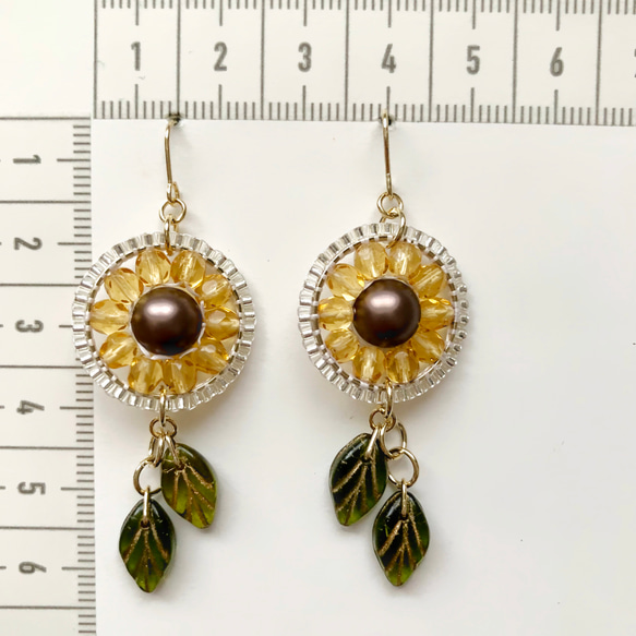 new♡flower beads × earrings(sun flower) 4枚目の画像