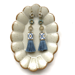 tassel × flower earrings（light blue） 3枚目の画像