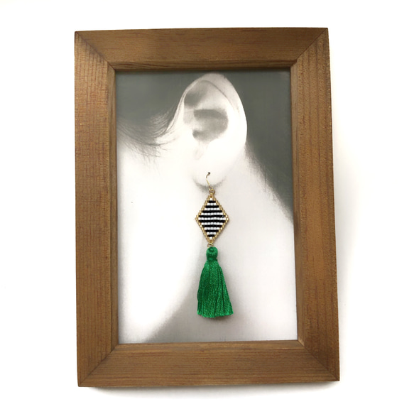 再販♡border × tassel earrings（green） 2枚目の画像