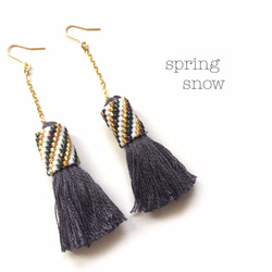 【再販】tassel × stripe earrings（dark gray） 1枚目の画像