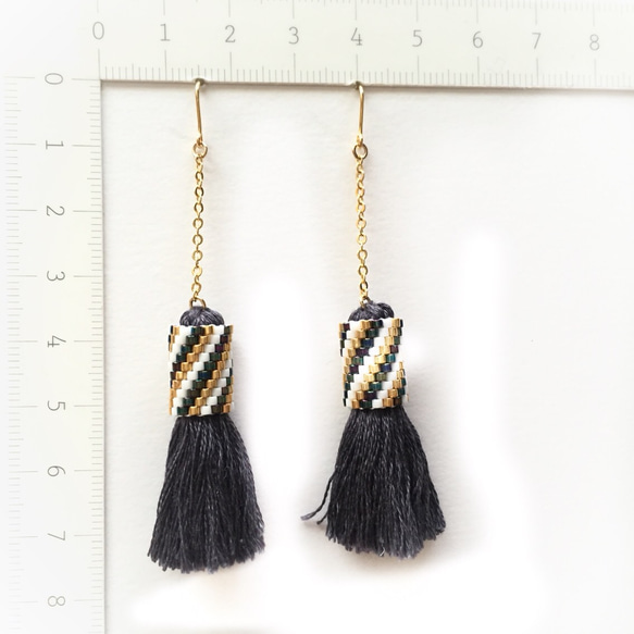 【再販】tassel × stripe earrings（dark gray） 3枚目の画像