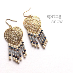 【残1】heart × fringe earrings（navy） 1枚目の画像