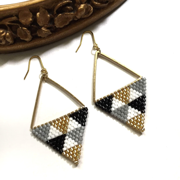 再販12♡ △triangle earrings△(black) 1枚目の画像