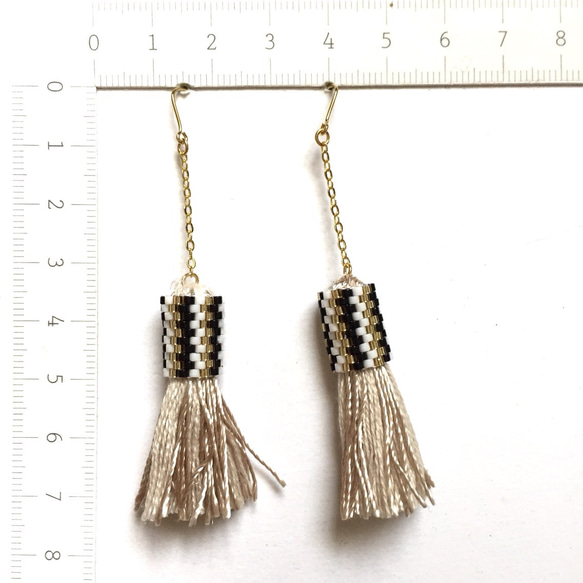 tassel × earrings（off white） 3枚目の画像