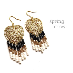 heart × fringe earrings（black） 1枚目の画像