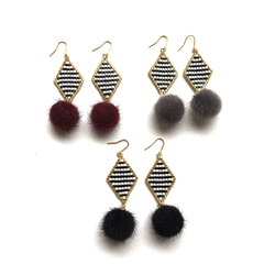 ♢fur ball × border earrings♢ 3枚目の画像