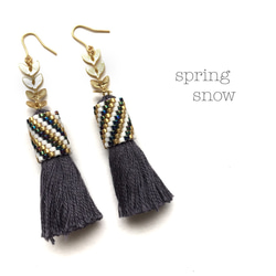 tassel × leaf earrings（dark gray） 1枚目の画像