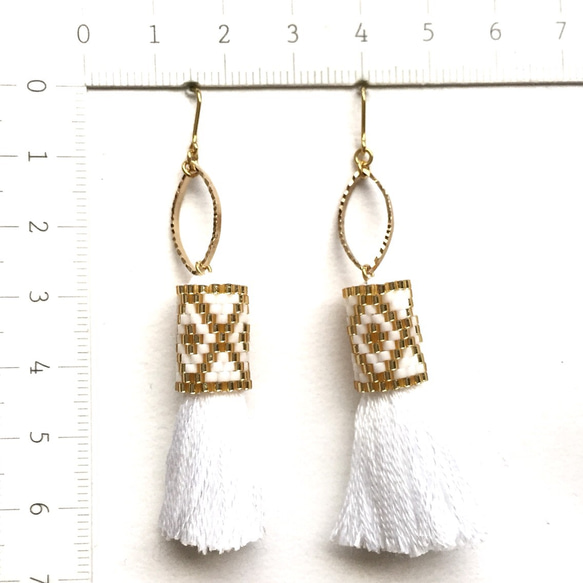 tassel × earrings （white） 3枚目の画像