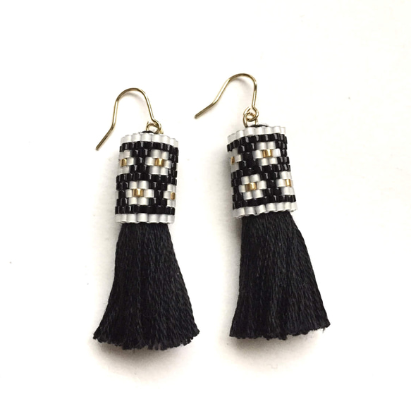 再販♡retro flower × tassel earrings（black） 2枚目の画像