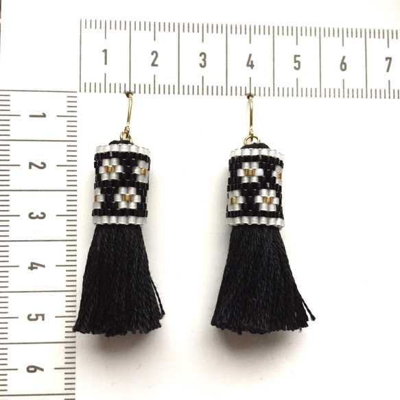 再販♡retro flower × tassel earrings（black） 3枚目の画像