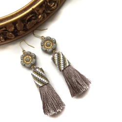 flower tassel × earrings（gray） 1枚目の画像