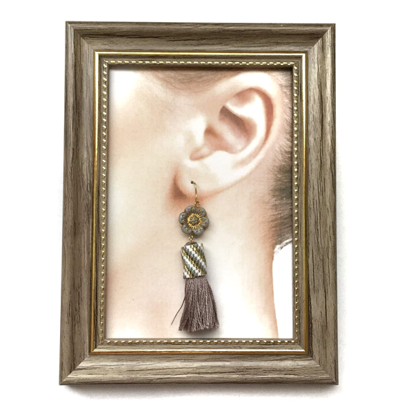 flower tassel × earrings（gray） 2枚目の画像