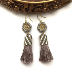 flower tassel × earrings（gray） 3枚目の画像