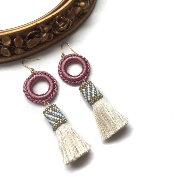 tassel × earrings（pink gray） 1枚目の画像