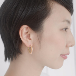 金色×粉紅珊瑚的K14gf Boho環狀耳環 第2張的照片