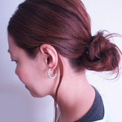 捷克綠橄欖珠製 圓箍夾式耳環 第3張的照片