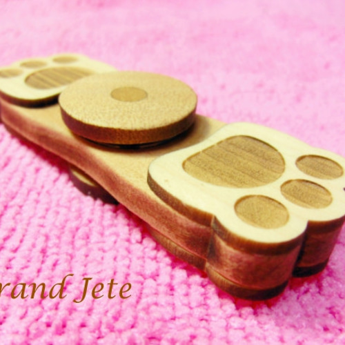 肉球スピナー（木製ハンドスピナー） その他雑貨 grand jete