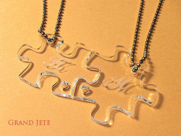 ペアイニシャルチャーム（パズルピース） 1枚目の画像