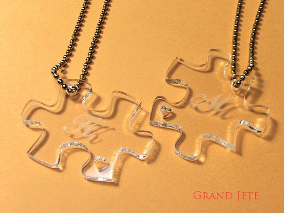 ペアイニシャルチャーム（パズルピース） 2枚目の画像