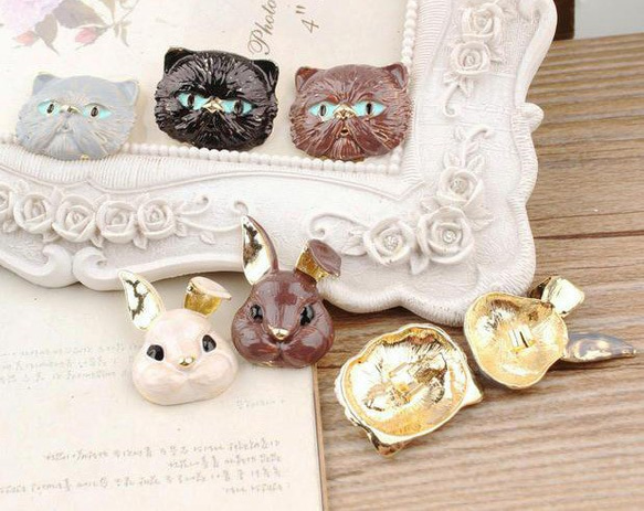 2個セット☆ゴム通し金具付き　ホワイト　猫パーツ 2枚目の画像