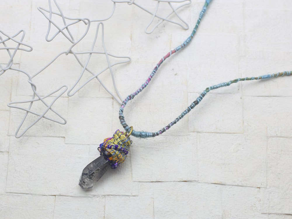 クォーツ　ペンダント