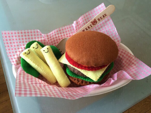 おつま　フェルトおままごと　ままごと　たこ焼き　食パン　ハンバーガー他 フェルトままごと《ホットプレートでおままごと♪》 - Marchen
