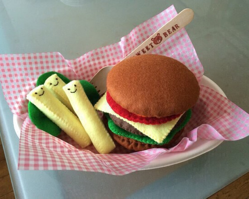おつま　フェルトおままごと　ままごと　たこ焼き　食パン　ハンバーガー他 Amazon | フェルト おままごと ハンバーガーセット | セット