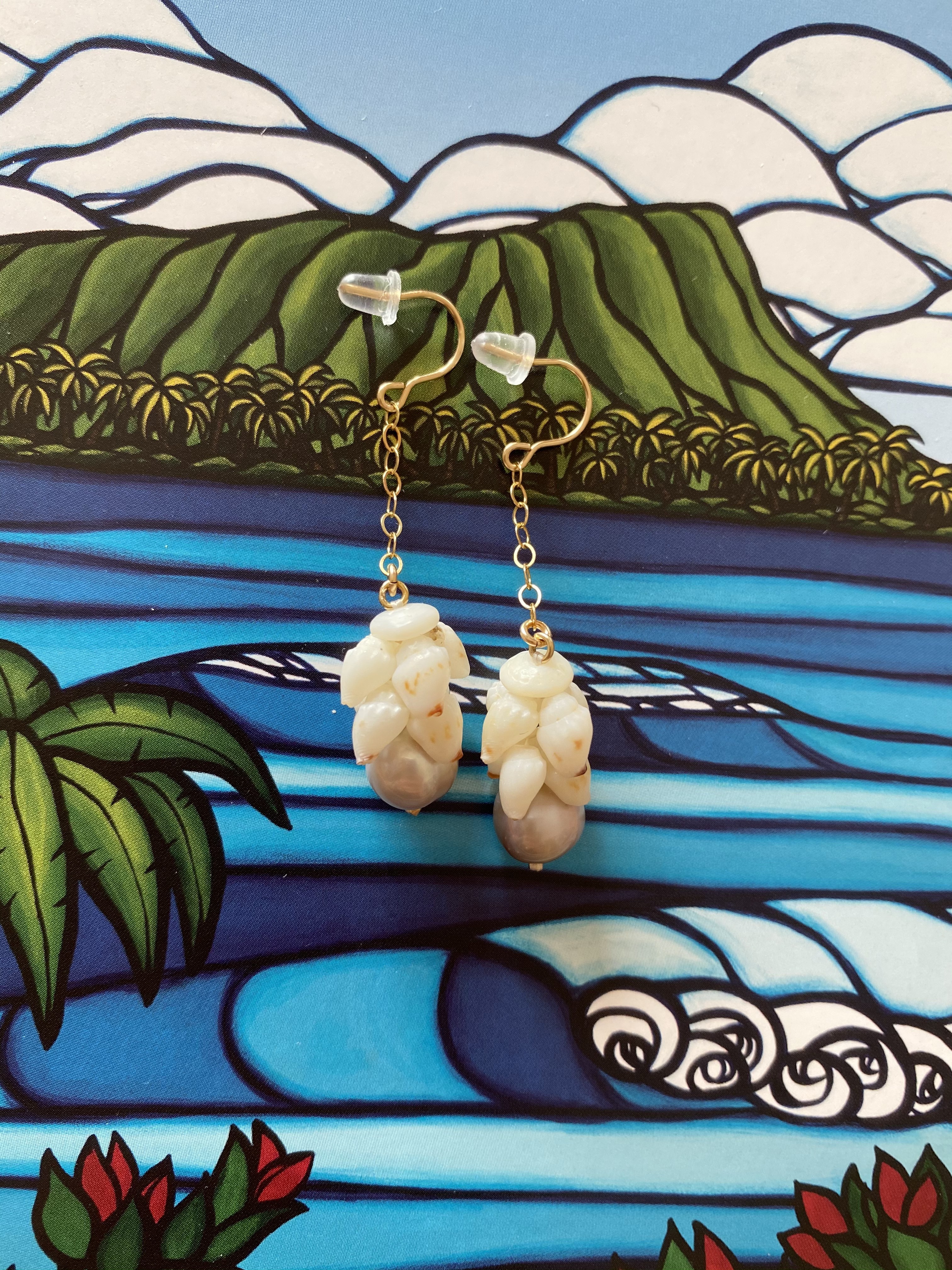 ニイハウシェルとラベンダーパールのスイングチェーンピアス