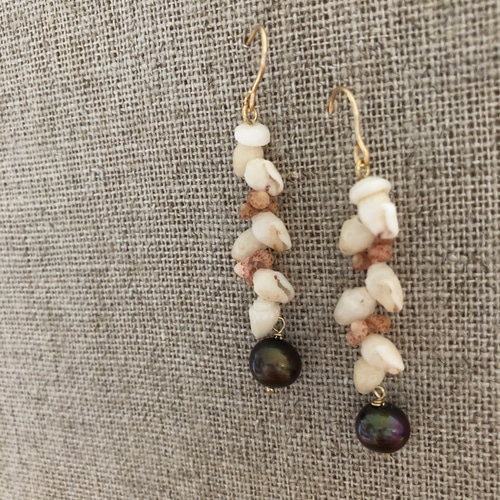 ブラックパールとニイハウシェルのピアス ピアス（フック・チェーン 