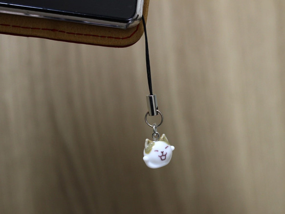 ガオー猫のイヤホンジャック　白×キジトラ　ガラス 4枚目の画像