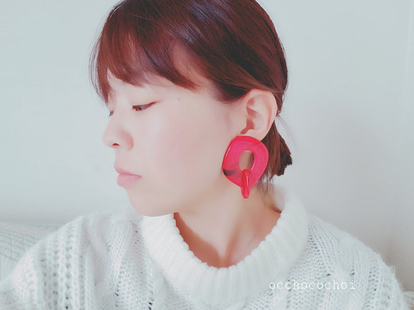 2019.2 おおぶり　個性派　レッド　アクリル　ピアス　イヤリング 2枚目の画像