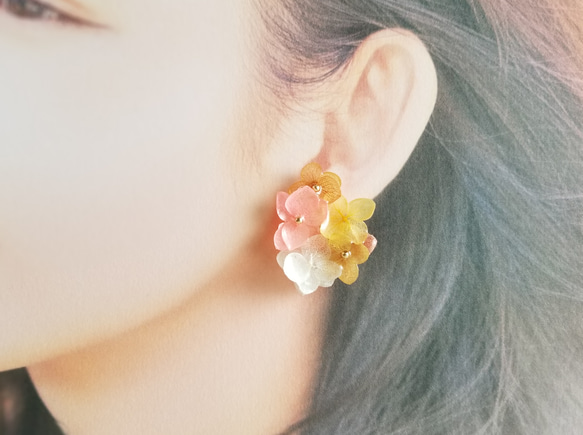 flowerピアス/イヤリング**カラフル《こだわりのラッピングあります！》 4枚目の画像