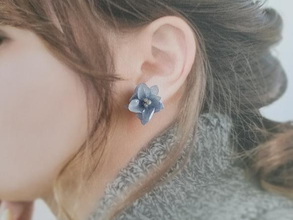 【再販可能です◎】flowerピアス/イヤリング**アンティークブルー《自分に合った金具が選べます！》 2枚目の画像