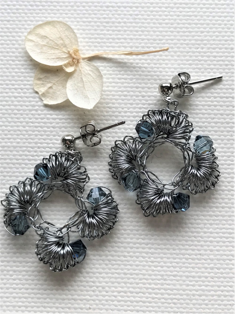 タティングレース編みピアス　～エターナル　スティルグレー