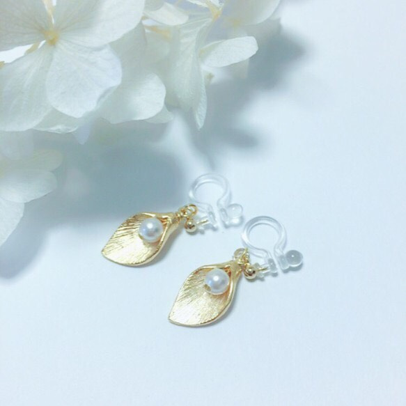 pearl leaf earring 1枚目の画像