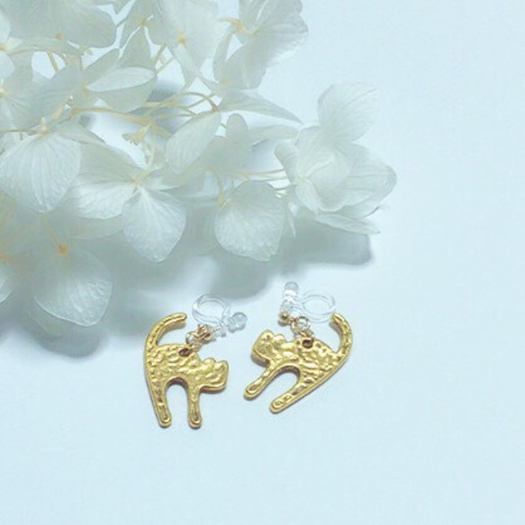 gold cat earring 3枚目の画像