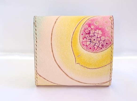 三つ折り財布　BOX小銭入れ　革製品　  お月様柄  財布 2枚目の画像