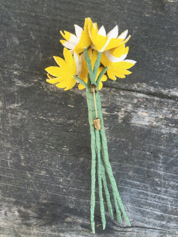 50％オフセール　マーガレットの花束のコサージュ(黄色柄) 4枚目の画像