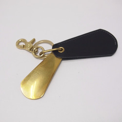 鞋舌鑰匙圈意大利植物單寧皮：Buttero /黑色和黃銅配件 第1張的照片