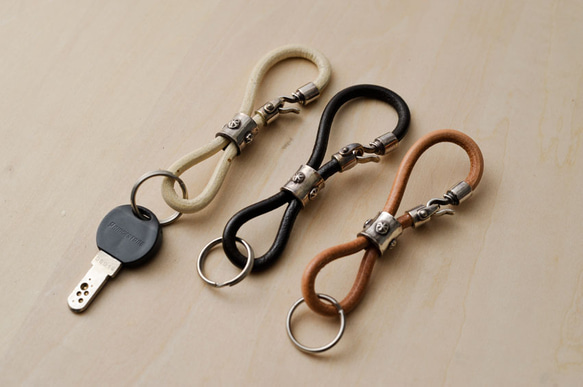 優質圓形皮革鑰匙扣，配以925純銀金屬配件/男士/女士/禮物/牛皮/商戶/好 第2張的照片
