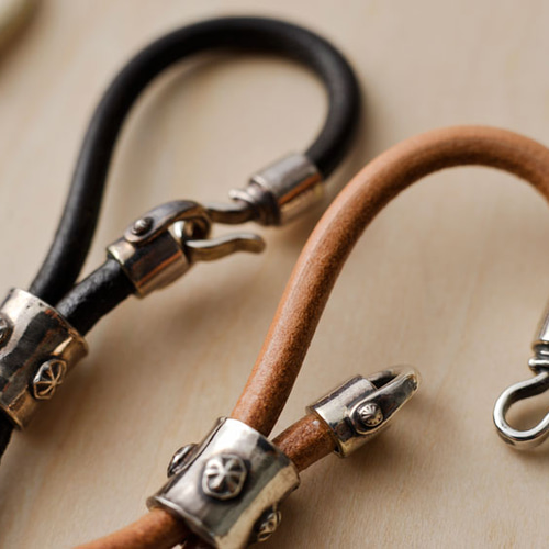 高級感のある丸革キーホルダー シルバー925金具使用/メンズ