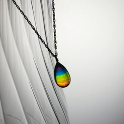 七色のしずく『 虹 』のガラスペンダント ネックレス・ペンダント b