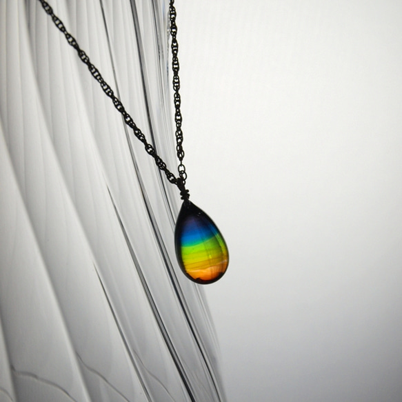 モナジー工房　虹の雫　ガラスペンダント　ネックレス　ハンドメイド モナジー工房 虹の雫 ガラスペンダント ネックレス ハンドメイド