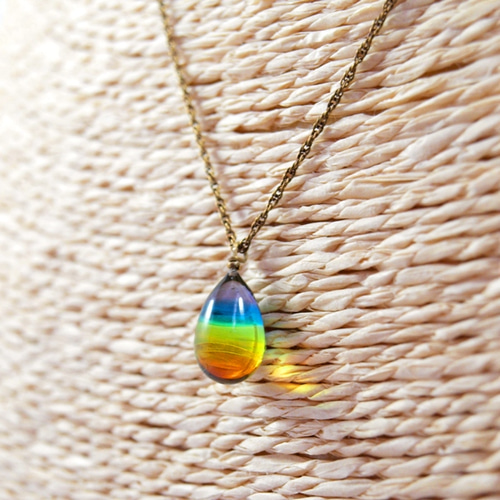 七色のしずく『 虹 』のガラスペンダント ネックレス・ペンダント b