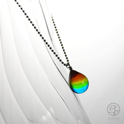 七色のしずく『 虹 』のガラスペンダント　【大きめサイズ】 1枚目の画像
