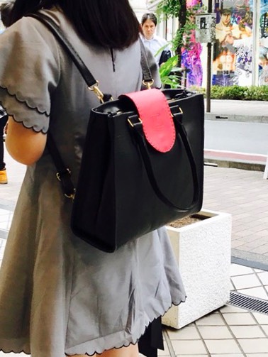 トートリュック黒ピンクバージョン