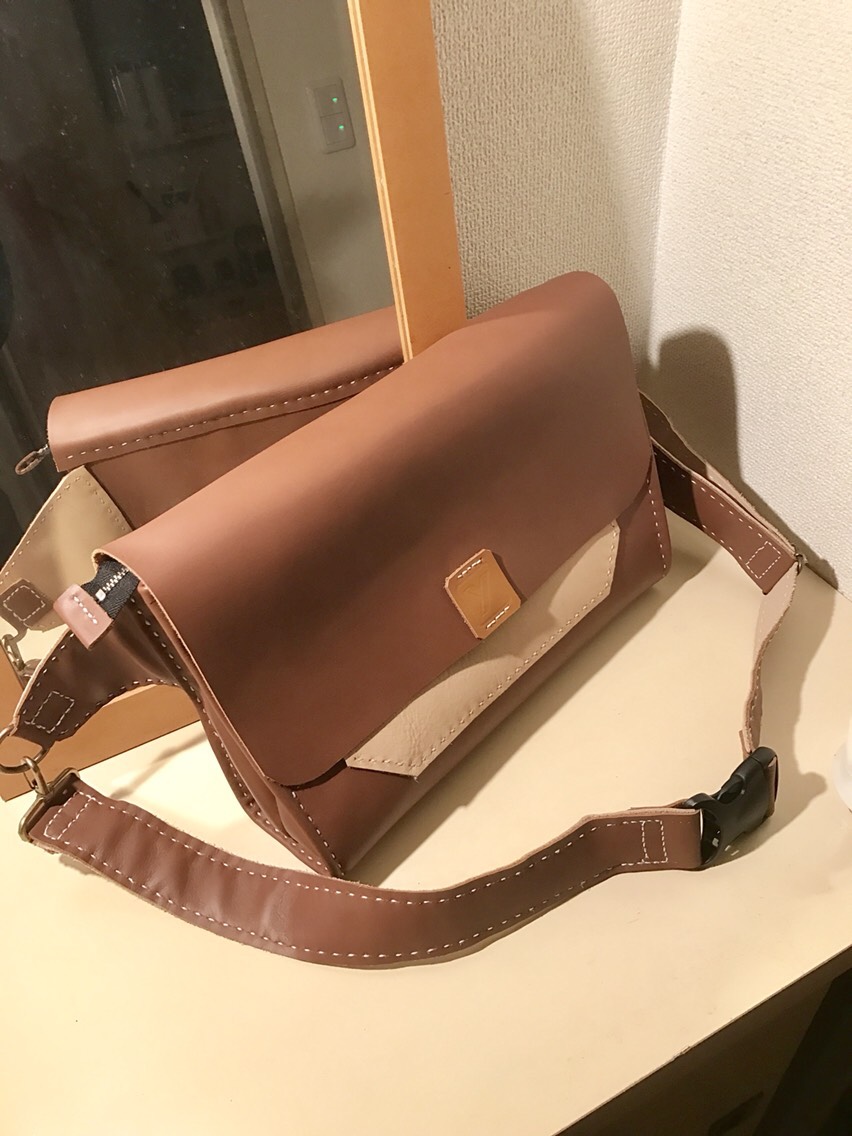 ボディーバッグ本革ブラウン