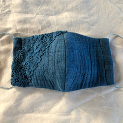 天然藍染めダブルガーゼレース付き立体マスク 1枚目の画像